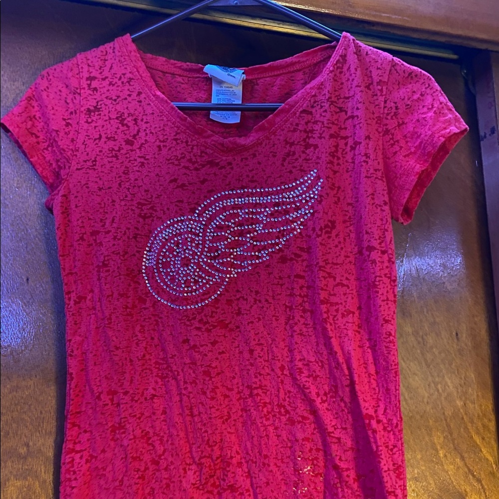 Women’s Red Wings tee